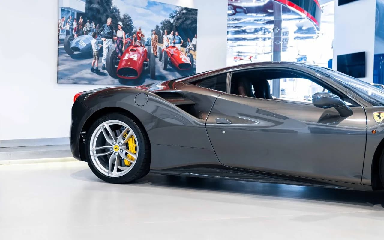 2017 Ferrari 488 GTB - Thumbnail 5