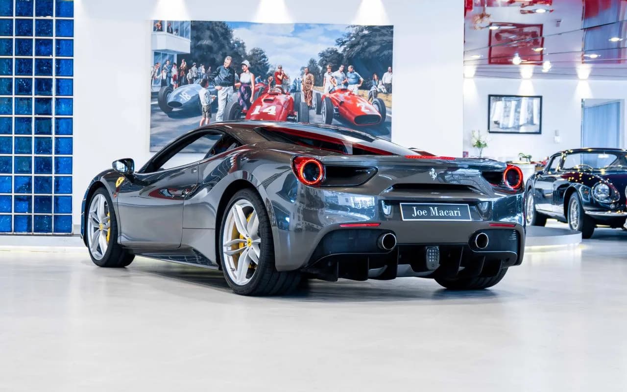 2017 Ferrari 488 GTB - Thumbnail 8