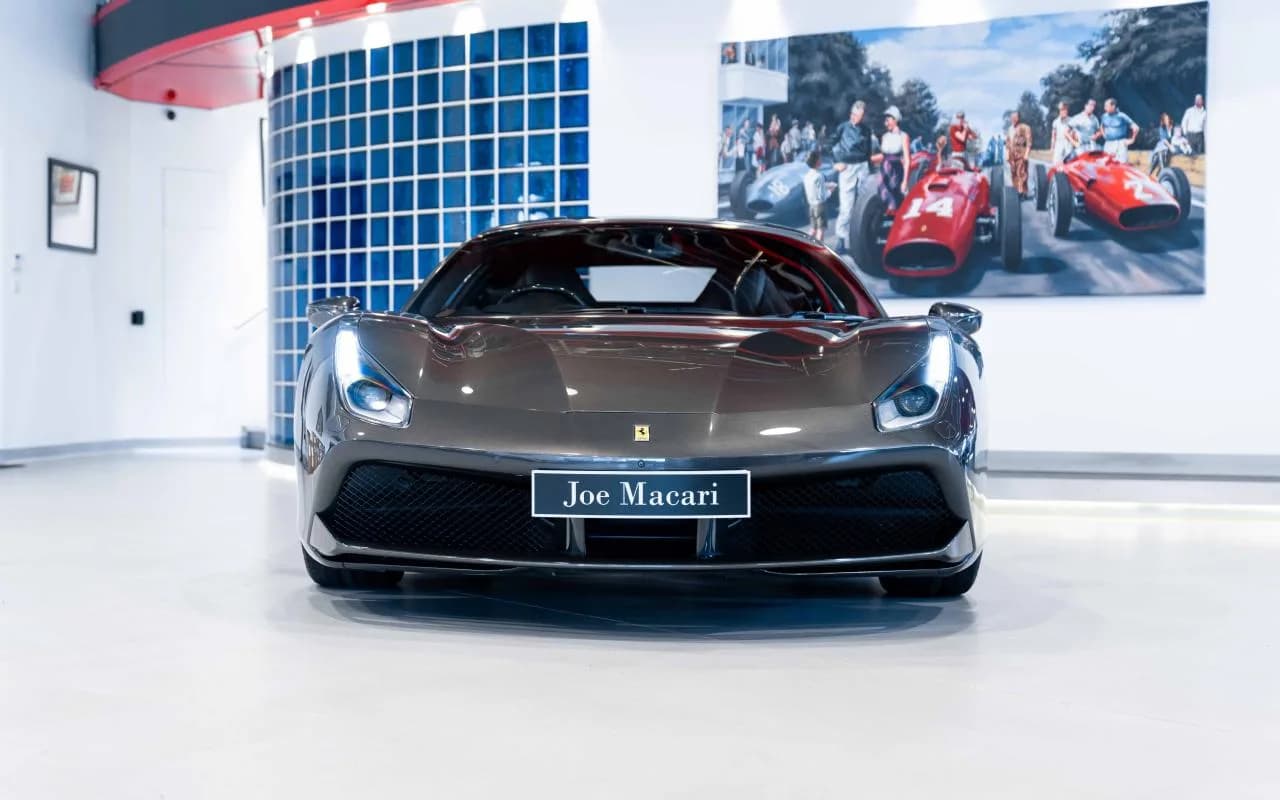 2017 Ferrari 488 GTB - Thumbnail 2