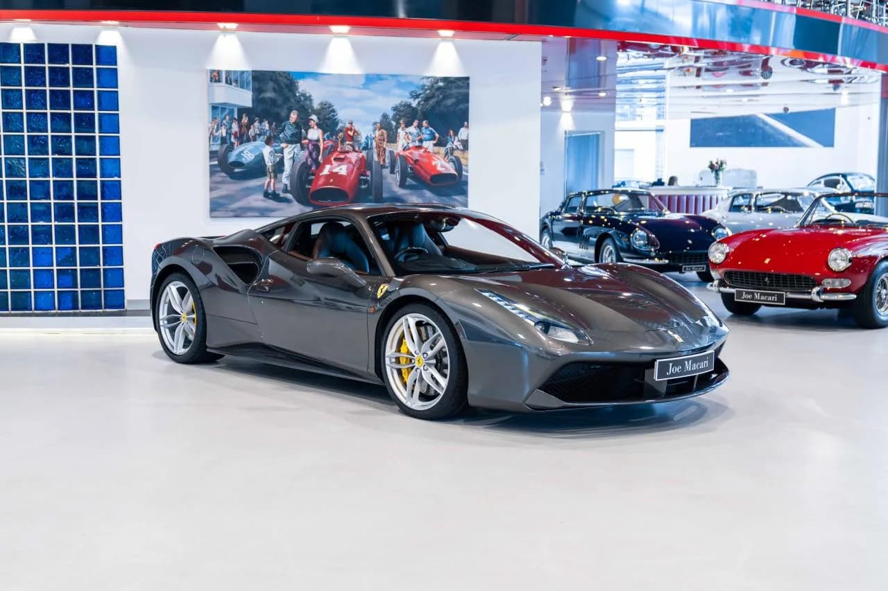 2017 Ferrari 488 GTB - Thumbnail 3