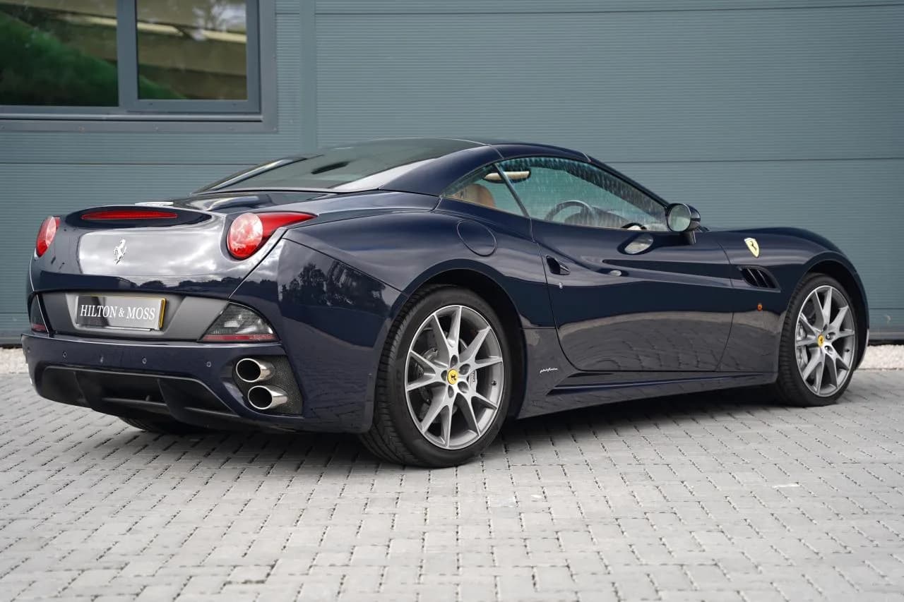 2012 Ferrari CALIFORNIA - Thumbnail 5