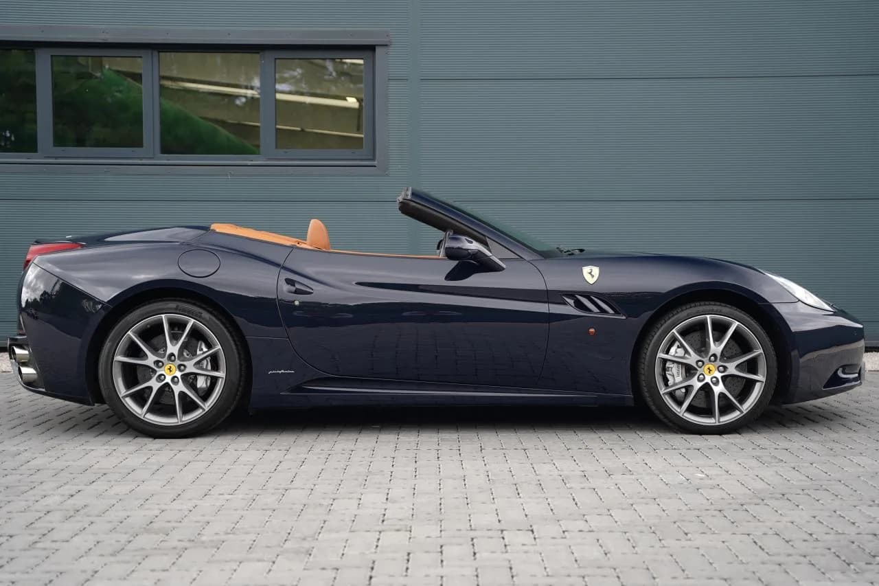 2012 Ferrari CALIFORNIA - Thumbnail 3