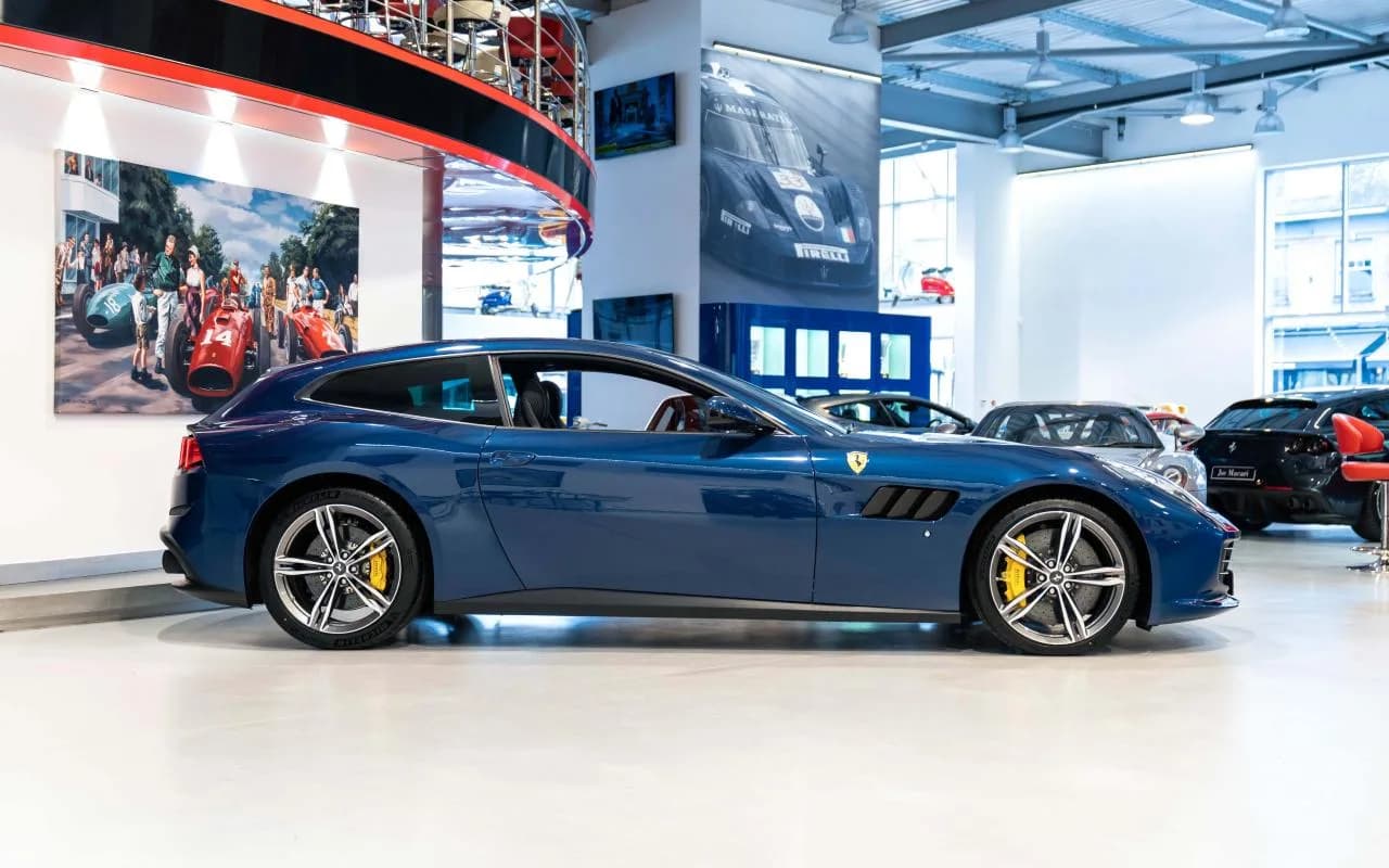 2018 Ferrari GTC4 Lusso - Thumbnail 4