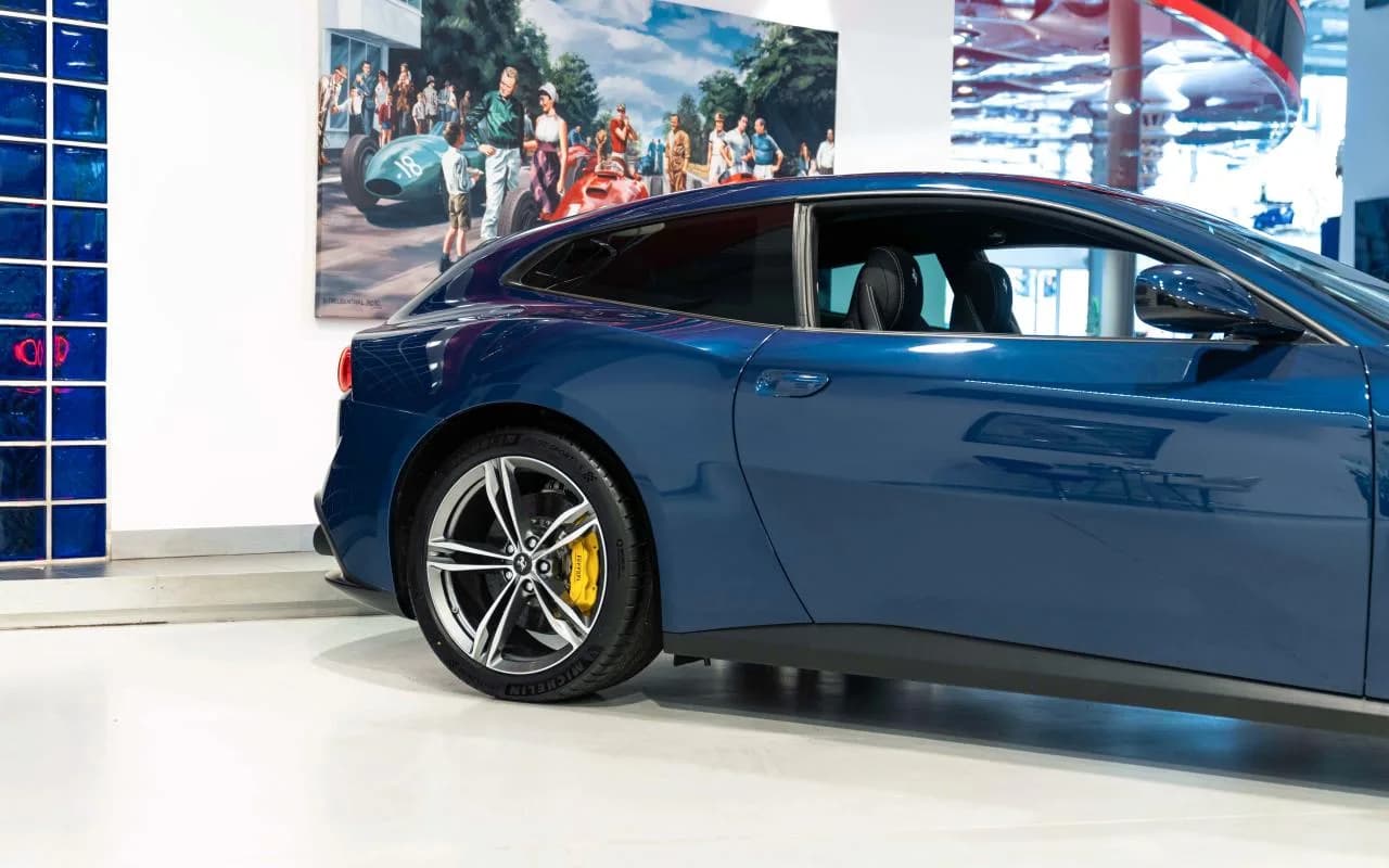 2018 Ferrari GTC4 Lusso - Thumbnail 3