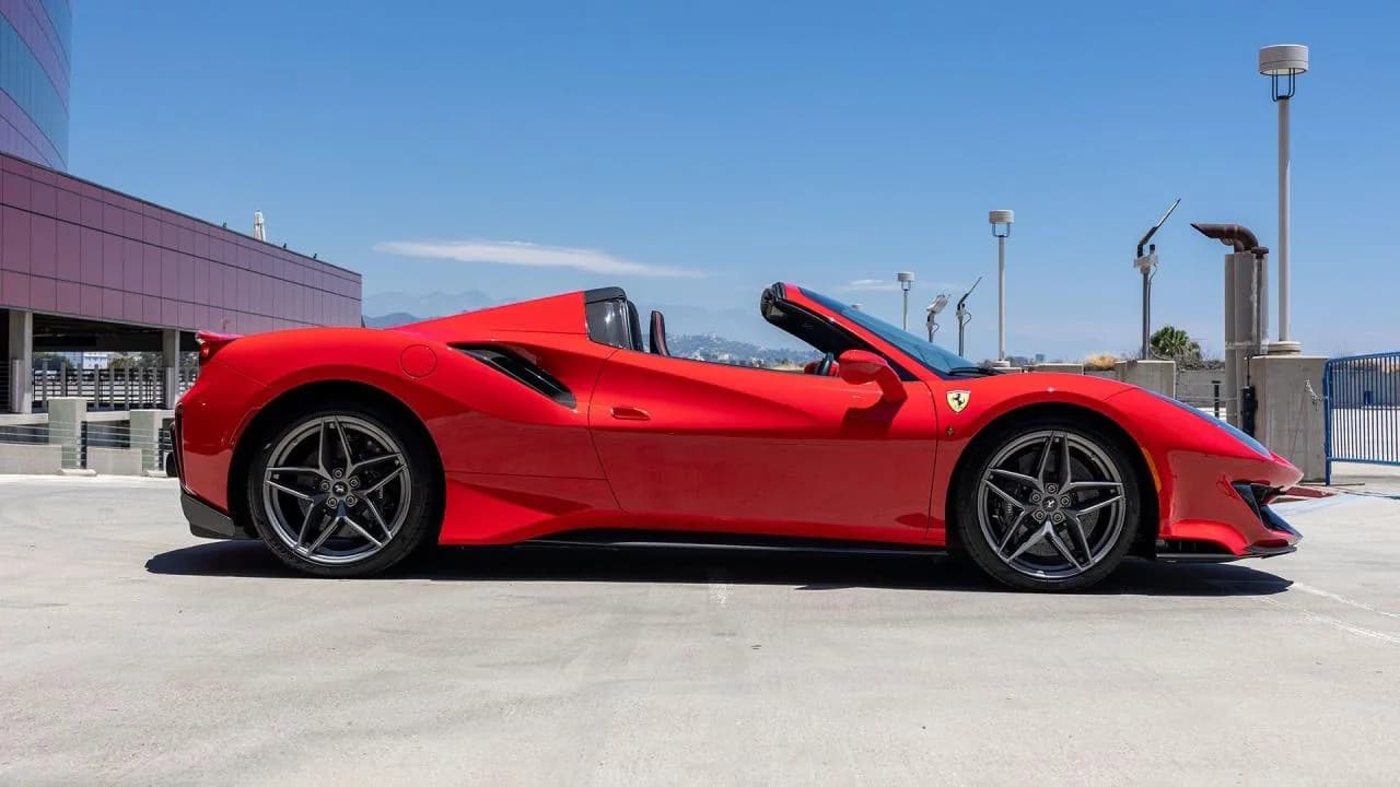 2020 Ferrari 488 Pista Spider - Thumbnail 2