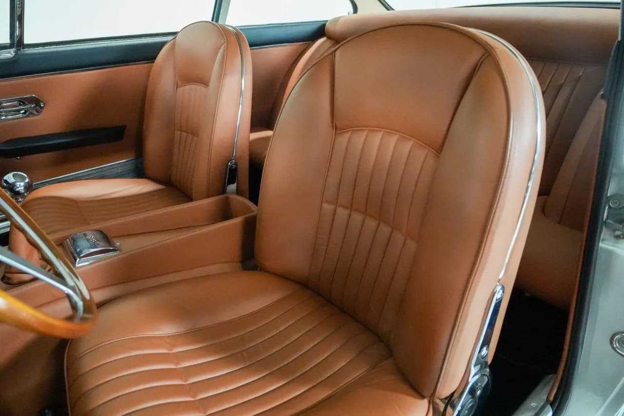 1965 Ferrari 330 GT - Thumbnail 3