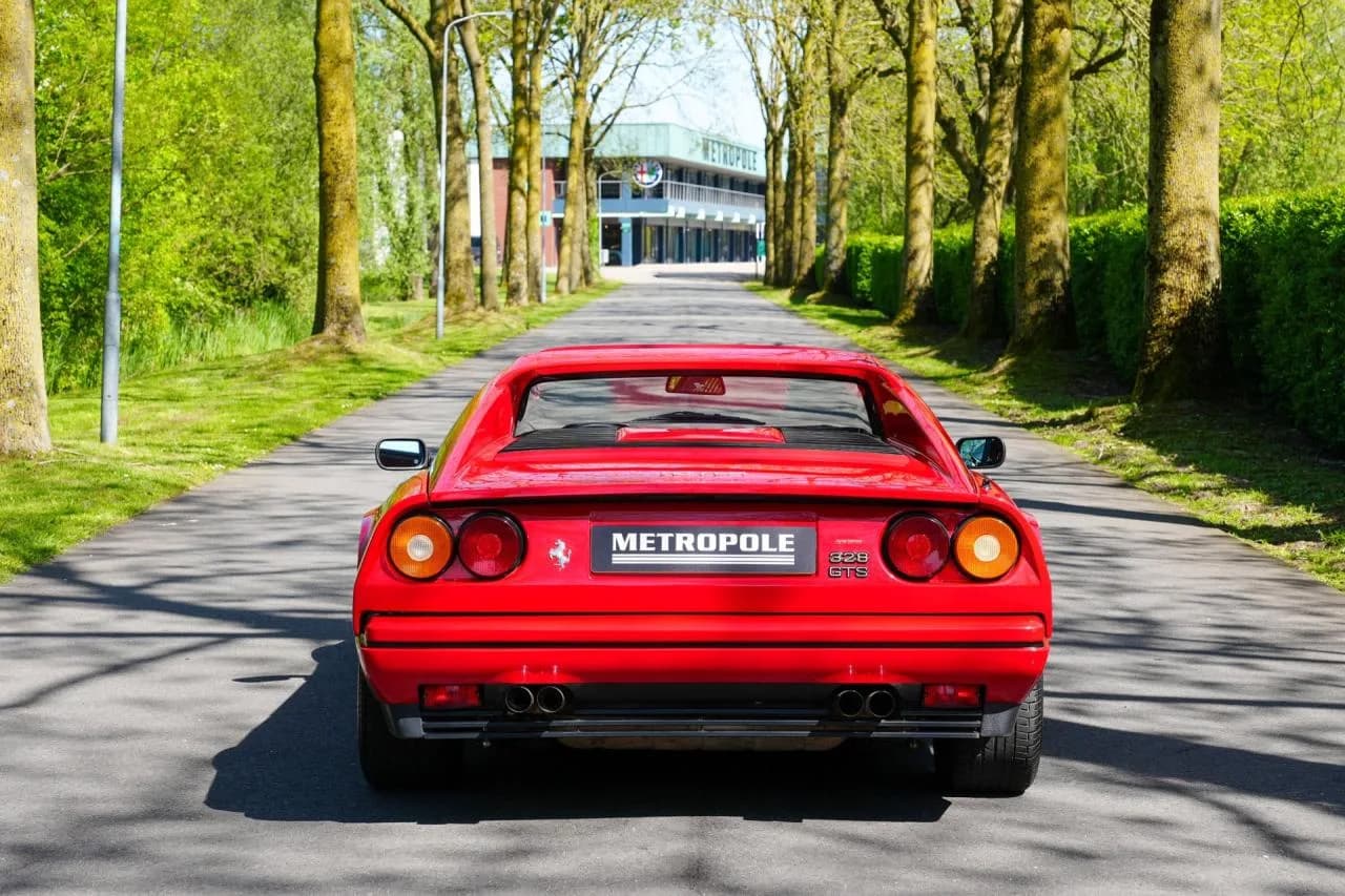 1988 Ferrari 328 GTS - Thumbnail 3