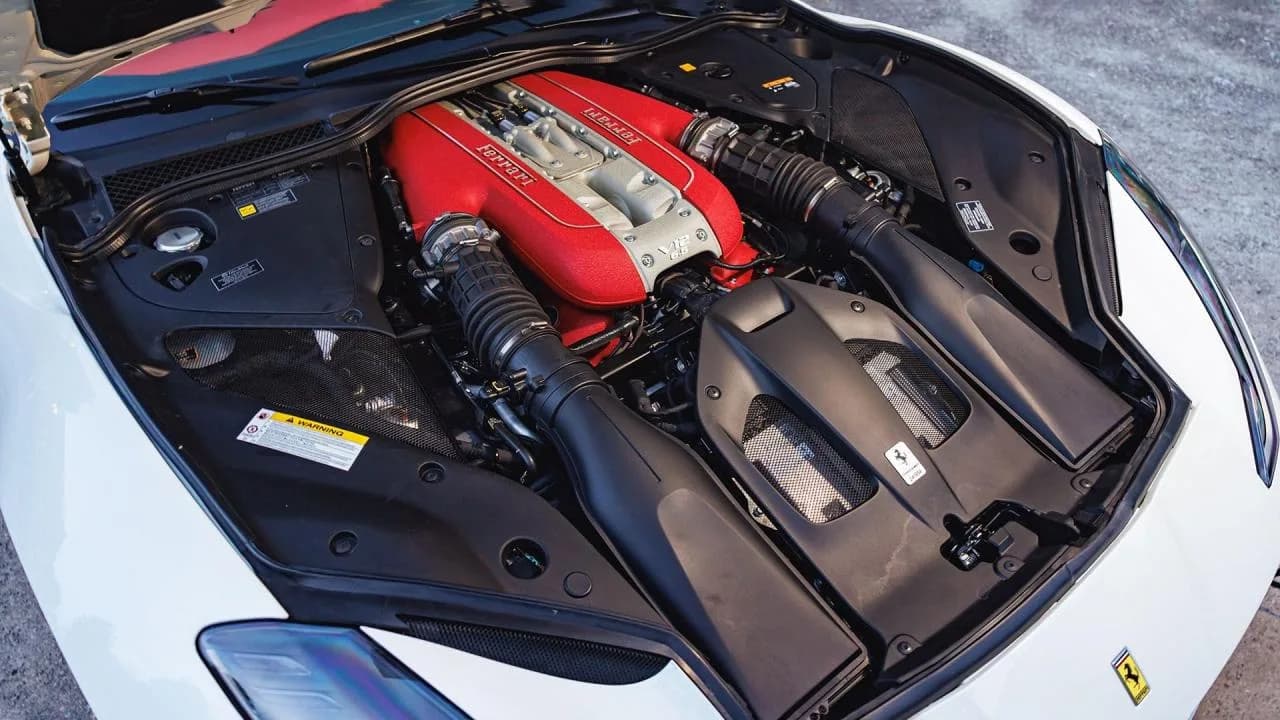 2019 Ferrari 812 Superfast - Thumbnail 6