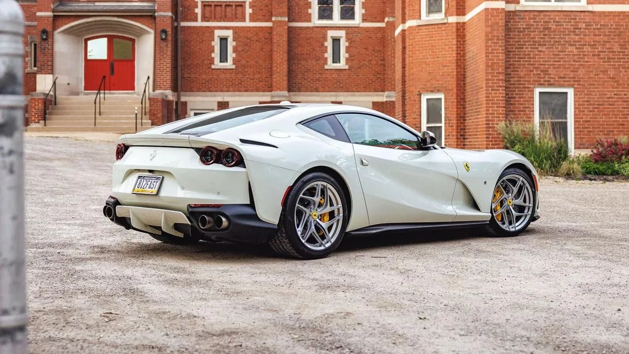 2019 Ferrari 812 Superfast - Thumbnail 2