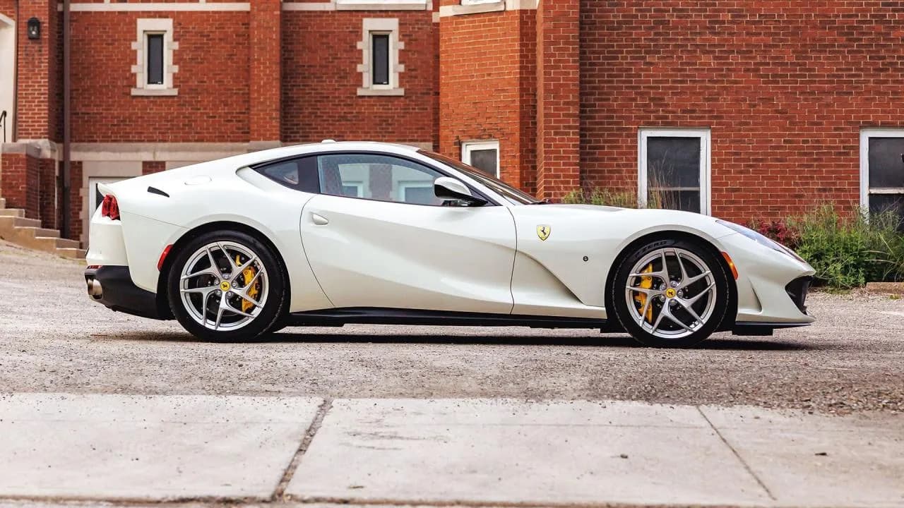 2019 Ferrari 812 Superfast - Thumbnail 3