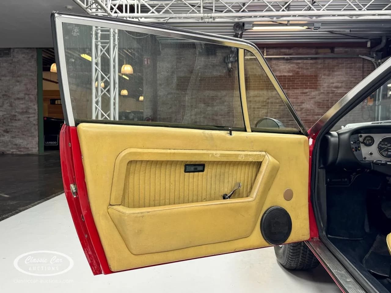 1975 Ferrari Dino - Thumbnail 8