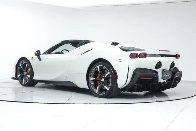 2025 Ferrari SF90 SPIDER - Thumbnail 8