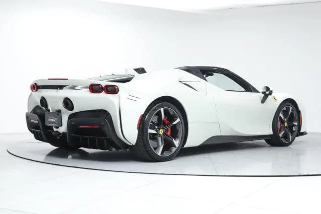 2025 Ferrari SF90 SPIDER - Thumbnail 3