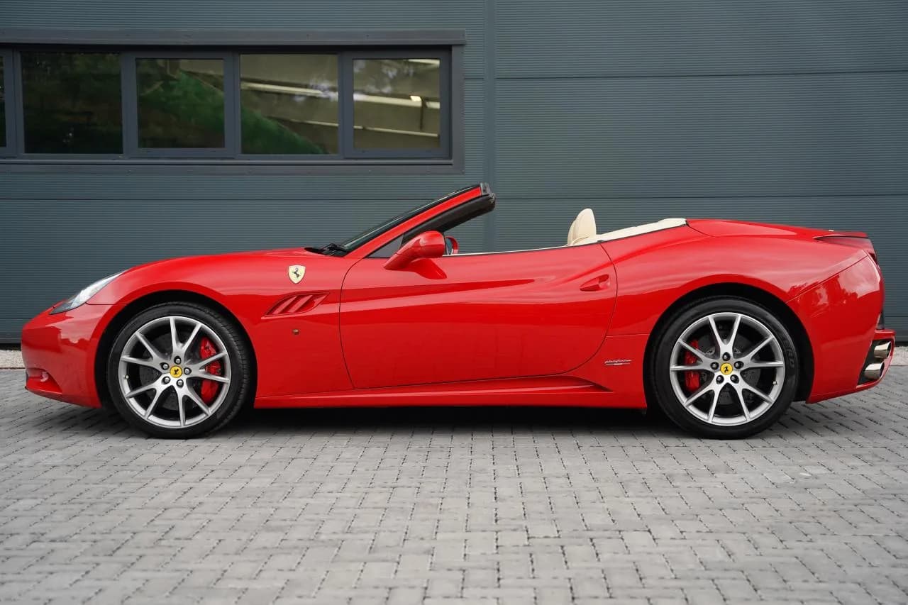 2010 Ferrari CALIFORNIA - Thumbnail 4