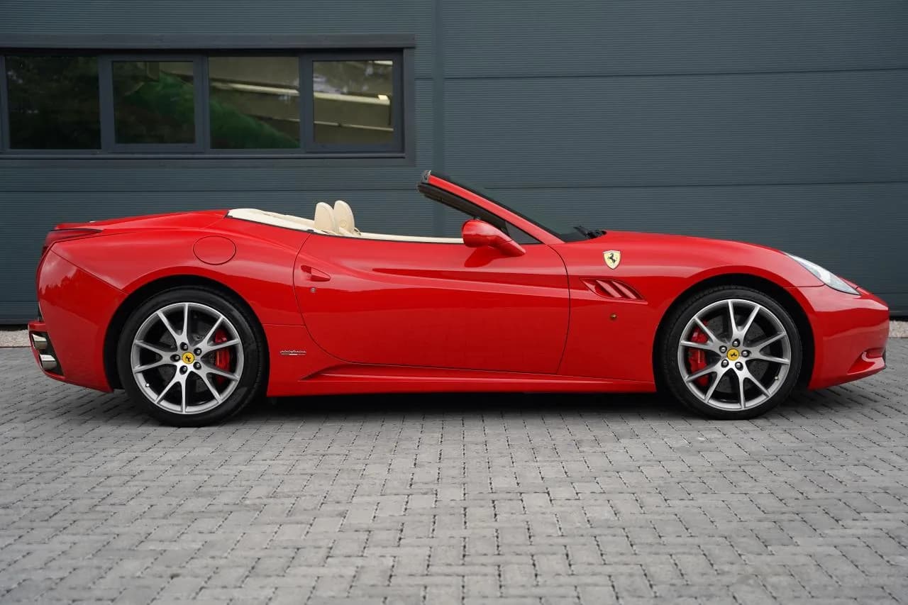 2010 Ferrari CALIFORNIA - Thumbnail 5