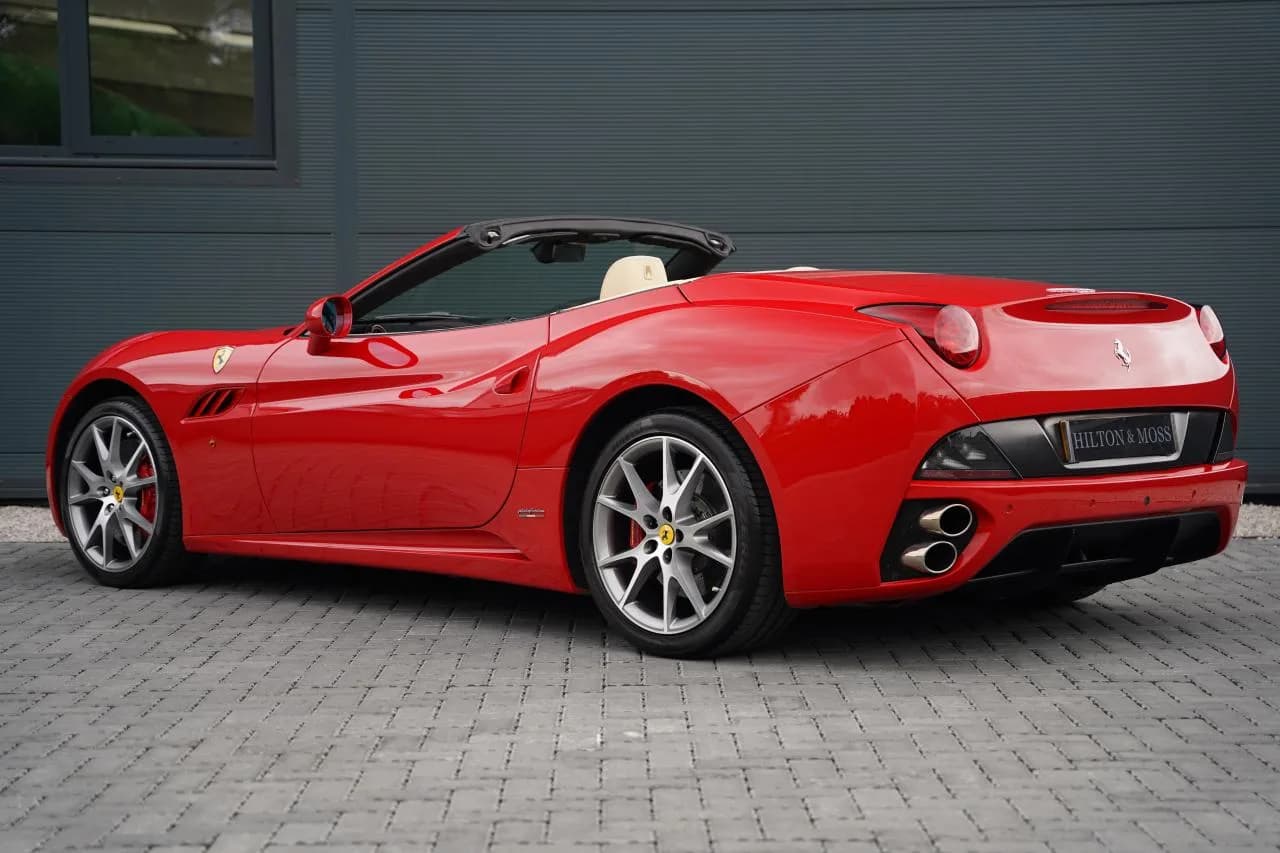 2010 Ferrari CALIFORNIA - Thumbnail 2