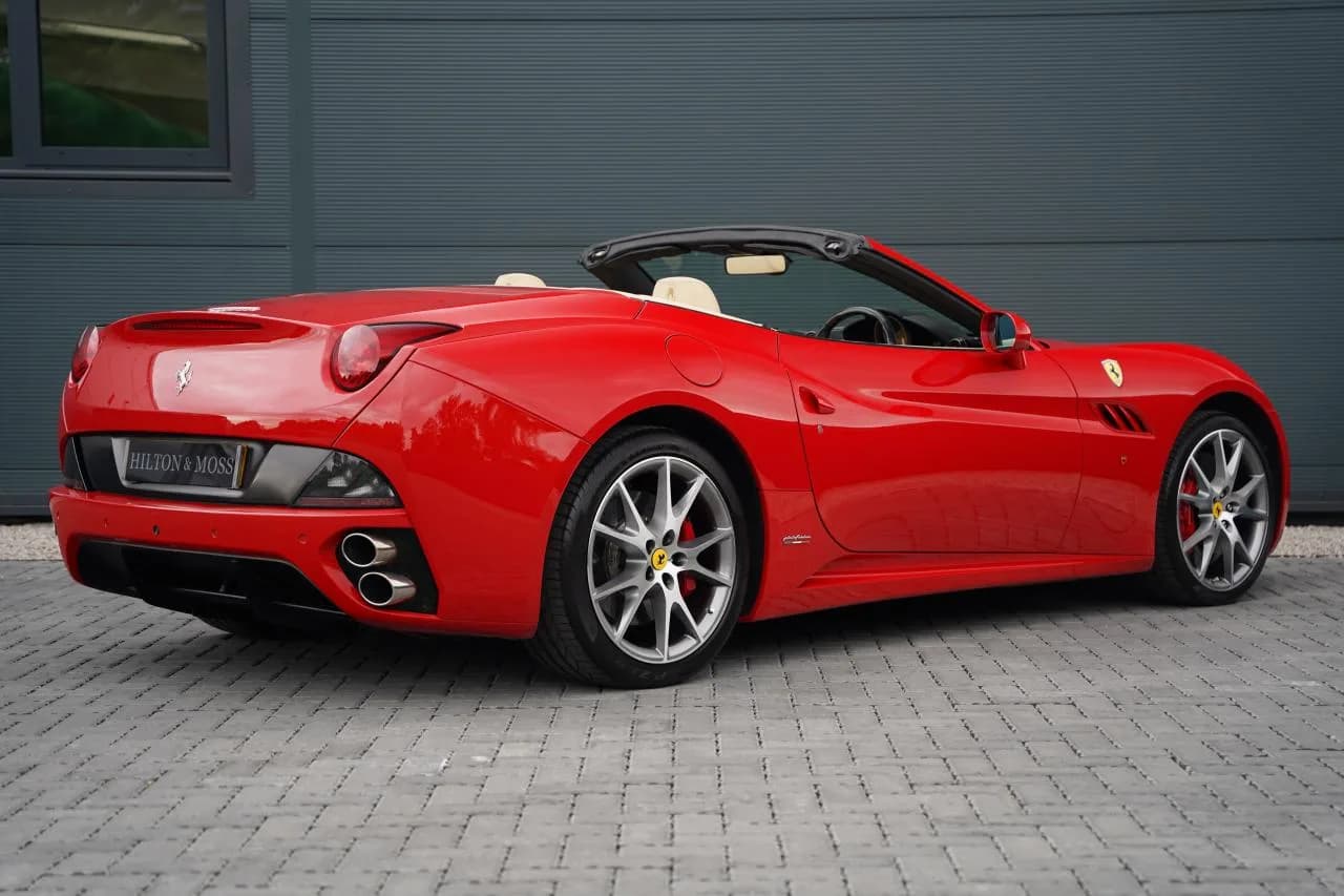2010 Ferrari CALIFORNIA - Thumbnail 3
