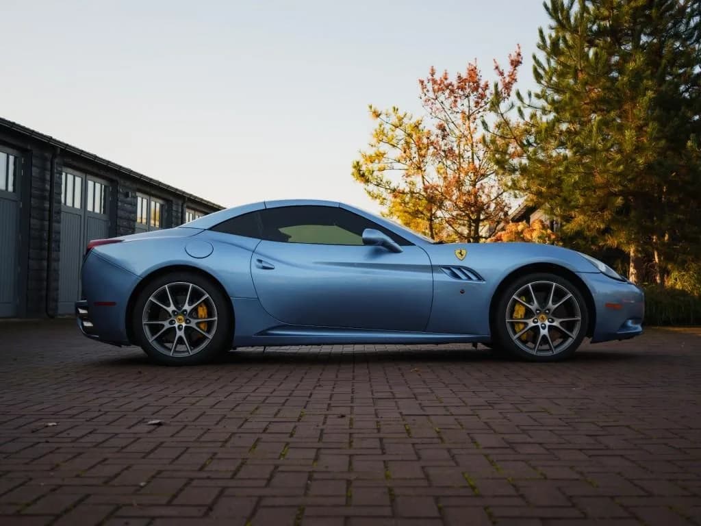 2010 Ferrari CALIFORNIA - Thumbnail 7