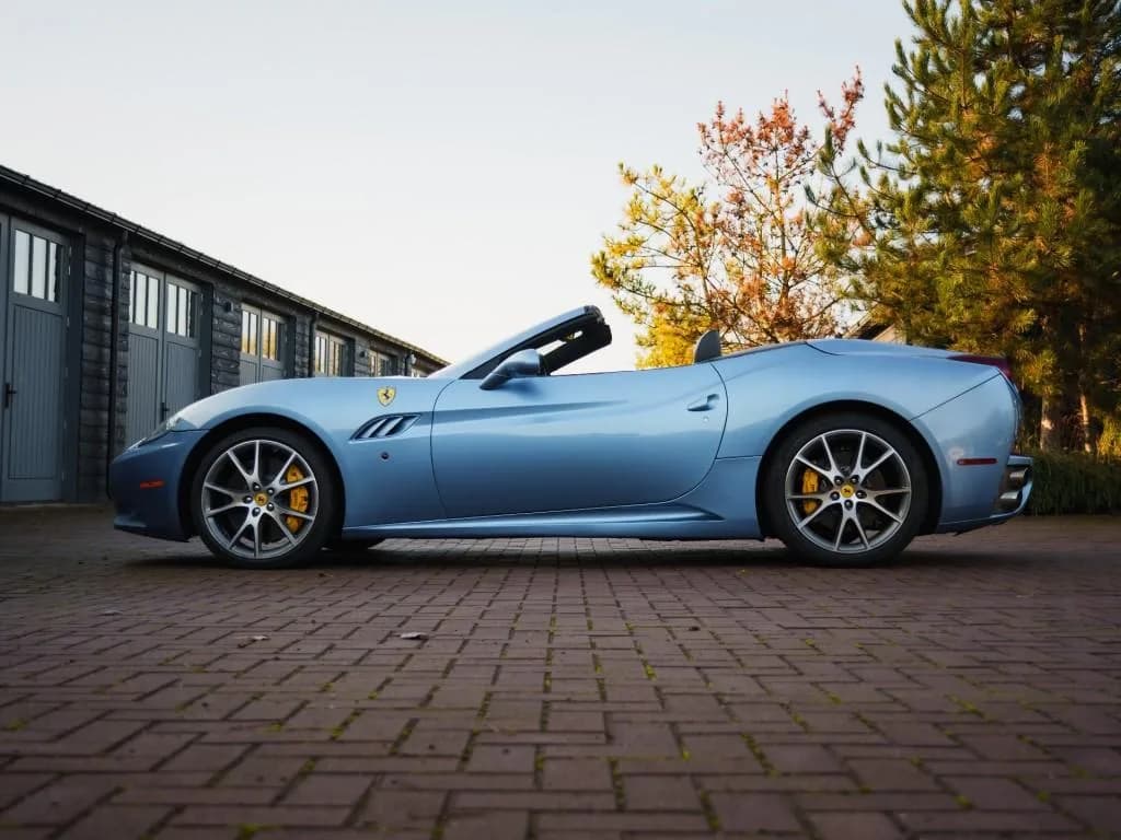 2010 Ferrari CALIFORNIA - Thumbnail 8
