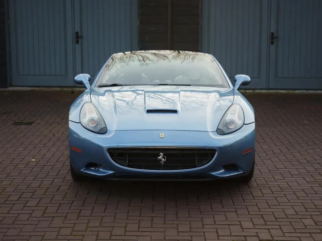 2010 Ferrari CALIFORNIA - Thumbnail 3