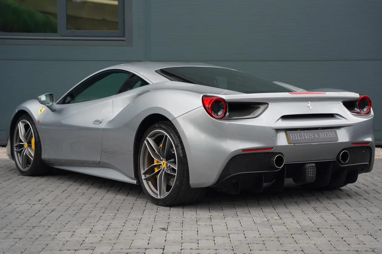 2017 Ferrari 488 - Thumbnail 2