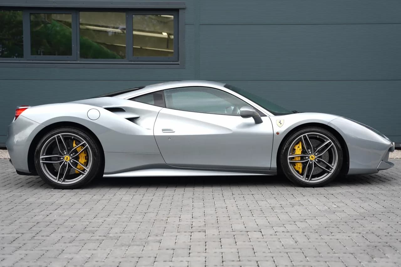 2017 Ferrari 488 - Thumbnail 3