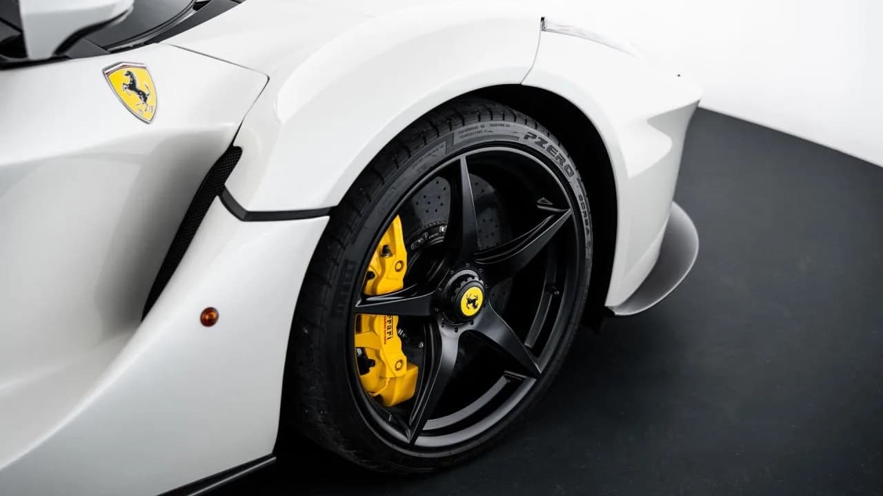 2015 Ferrari LaFerrari - Thumbnail 4