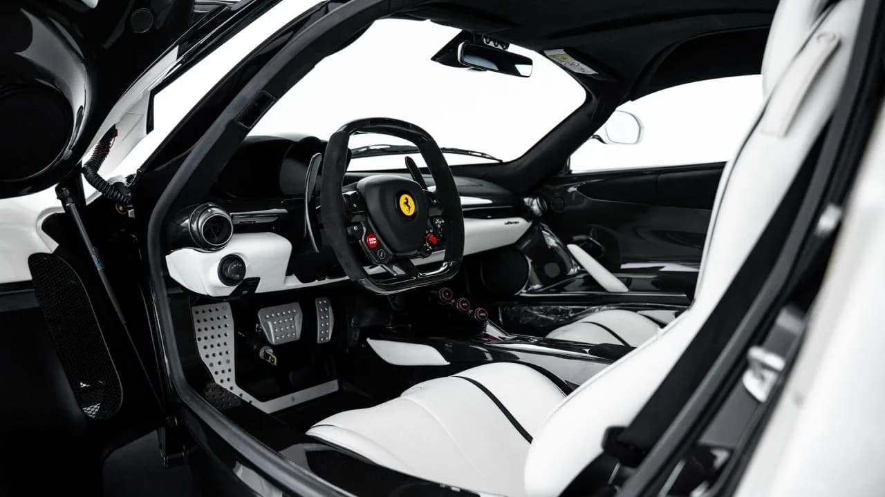 2015 Ferrari LaFerrari - Thumbnail 8